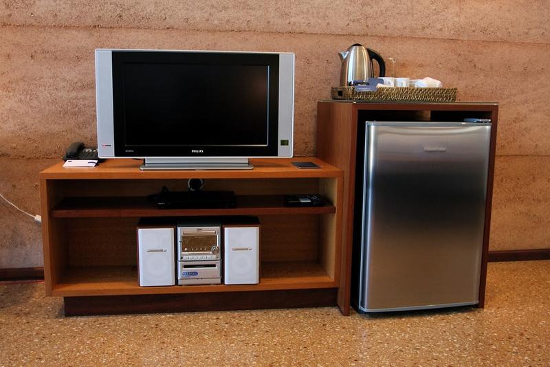 Small microwaves, mini fridges, TVs for sale to support Student Affairs  Excellence Fund – Community